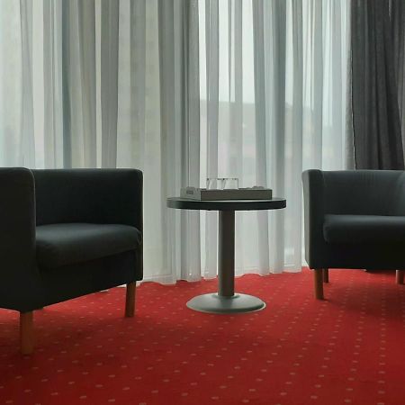 Hotel Corona دروبيتا تورنو سيفيرين المظهر الخارجي الصورة