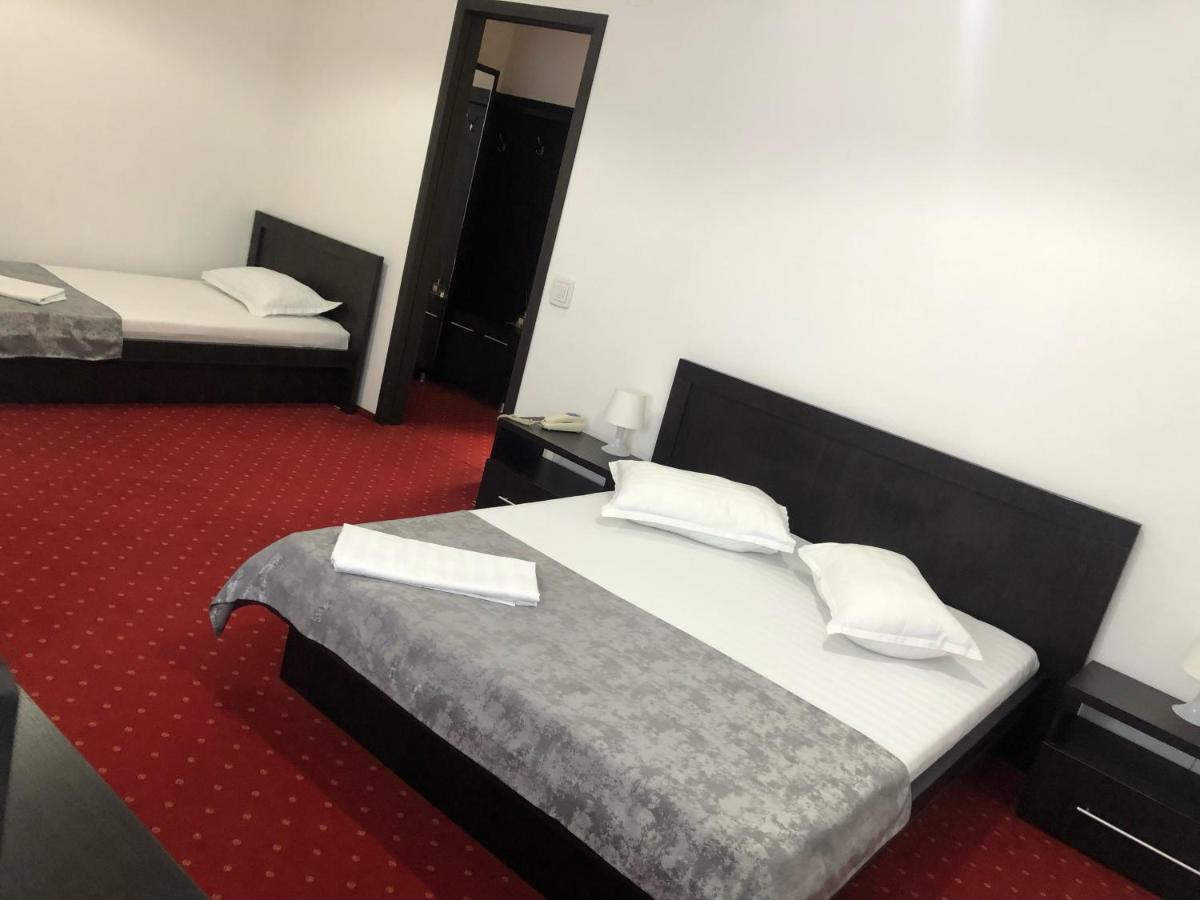 Hotel Corona دروبيتا تورنو سيفيرين المظهر الخارجي الصورة