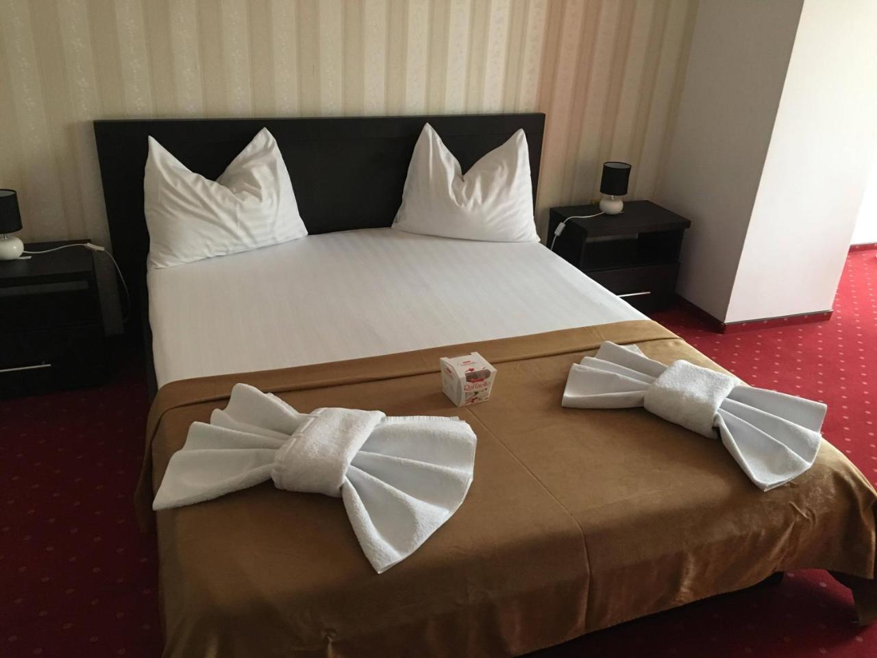 Hotel Corona دروبيتا تورنو سيفيرين المظهر الخارجي الصورة